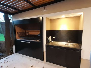 Imponente Chalet de 9 amb sobre Lote de 2.000 m2!