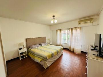 Casa de 4 ambientes   dependencia   altillo en venta, en Martínez