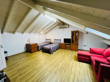 Casa de 4 ambientes   dependencia   altillo en venta, en Martínez