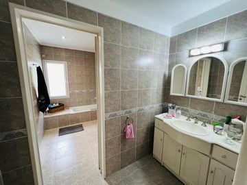 Casa de 4 ambientes   dependencia   altillo en venta, en Martínez