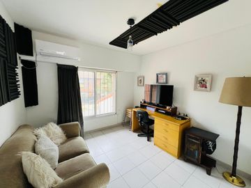 Casa de 4 ambientes   dependencia   altillo en venta, en Martínez