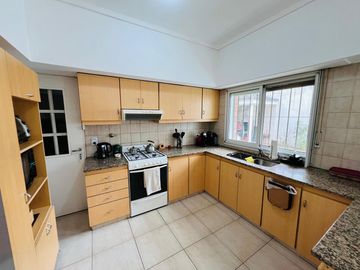 Casa de 4 ambientes   dependencia   altillo en venta, en Martínez