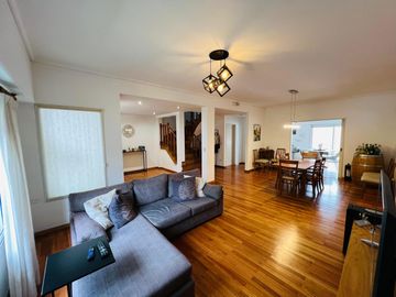 Casa de 4 ambientes   dependencia   altillo en venta, en Martínez