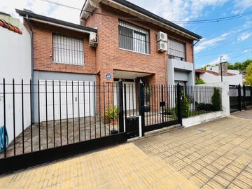 Casa de 4 ambientes   dependencia   altillo en venta, en Martínez