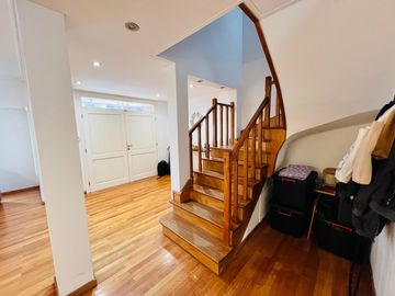 Casa de 4 ambientes   dependencia   altillo en venta, en Martínez