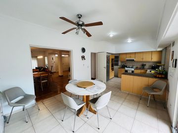 Casa de 4 ambientes   dependencia   altillo en venta, en Martínez