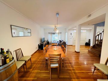 Casa de 4 ambientes   dependencia   altillo en venta, en Martínez
