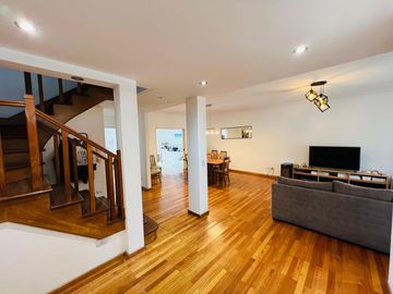 Casa de 4 ambientes   dependencia   altillo en venta, en Martínez
