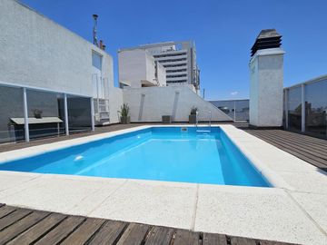 Dos dormitorios semi piso de lujo con amenities y cocheras.