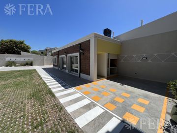 Venta de departamento 2 ambientes con balcón en Villa Dominico (31720)