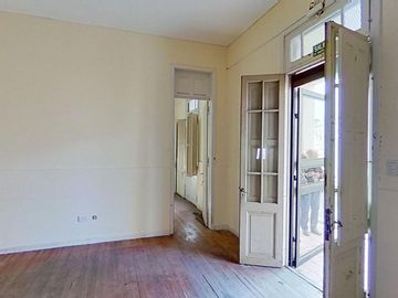 Galpón de 300 m2 Cub. - Oficinas de 150 m2 Cub. - Lote 600 m2