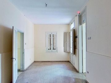 Galpón de 300 m2 Cub. - Oficinas de 150 m2 Cub. - Lote 600 m2