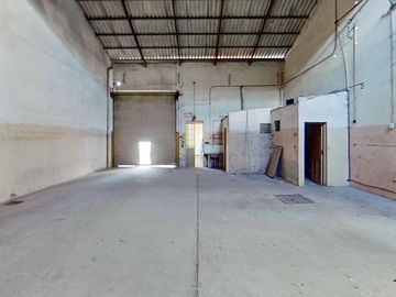 Galpón de 300 m2 Cub. - Oficinas de 150 m2 Cub. - Lote 600 m2