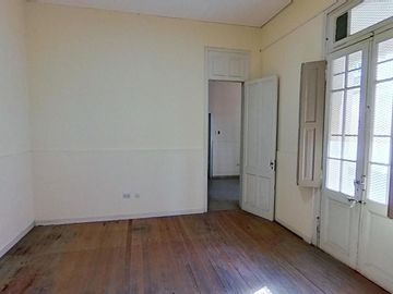 Galpón de 300 m2 Cub. - Oficinas de 150 m2 Cub. - Lote 600 m2