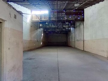 Galpón de 300 m2 Cub. - Oficinas de 150 m2 Cub. - Lote 600 m2