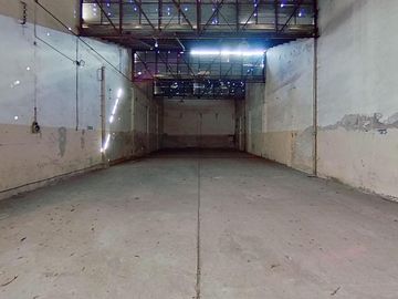 Galpón de 300 m2 Cub. - Oficinas de 150 m2 Cub. - Lote 600 m2