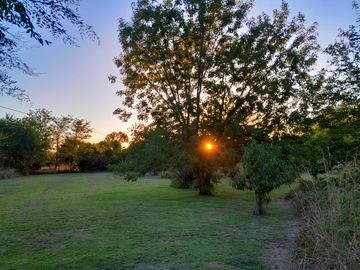 Maravillosa Casa quinta con amplio terreno y pileta a la venta-Permuta