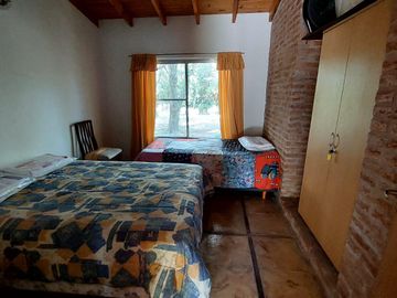 Maravillosa Casa quinta con amplio terreno y pileta a la venta-Permuta