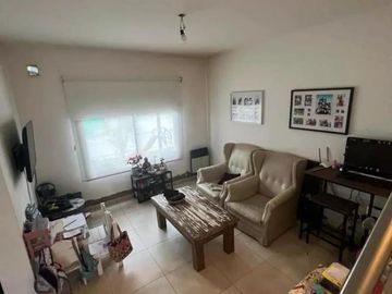 Casa en venta - 3 Dormitorios 2 Baños - Cocheras - 299Mts2 - Ituzaingó
