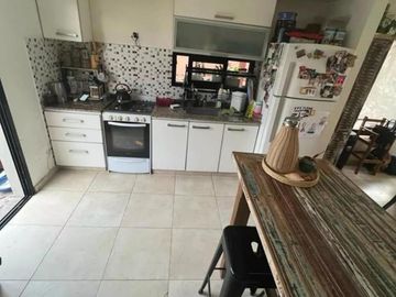Casa en venta - 3 Dormitorios 2 Baños - Cocheras - 299Mts2 - Ituzaingó