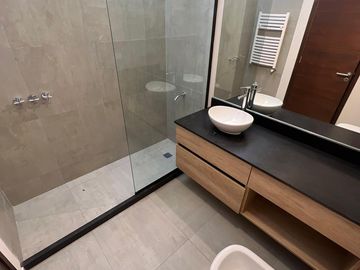 Duplex 2 dorm 2 baños planta baja Distrito Sur