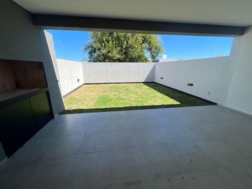 Duplex 2 dorm 2 baños planta baja Distrito Sur
