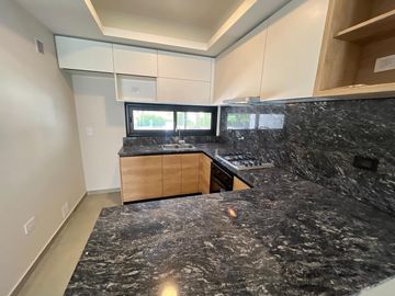 Duplex 2 dorm 2 baños planta baja Distrito Sur