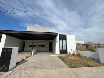 Duplex 2 dorm 2 baños planta baja Distrito Sur