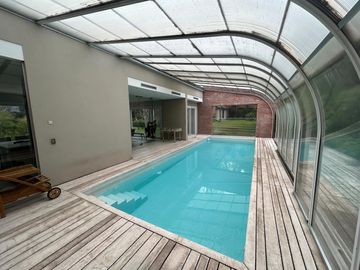 Espectacular casa en Lomas de San Isidro - Inmejorable zona