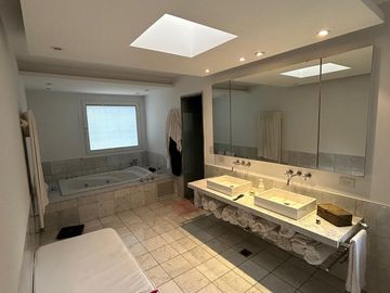 Espectacular casa en Lomas de San Isidro - Inmejorable zona