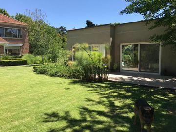 Espectacular casa en Lomas de San Isidro - Inmejorable zona