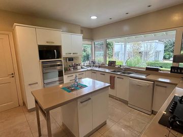 Espectacular casa en Lomas de San Isidro - Inmejorable zona