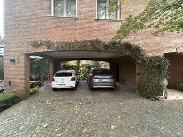 Espectacular casa en Lomas de San Isidro - Inmejorable zona