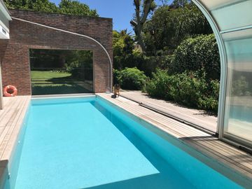 Espectacular casa en Lomas de San Isidro - Inmejorable zona