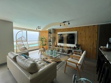 Se Vende Penthouse de 3 niveles en Laguna del Mar