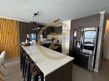 Se Vende Penthouse de 3 niveles en Laguna del Mar