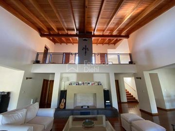 IMPORTANTE PROPIEDAD EN VENTA EN ALTOS DEL CHATEAU