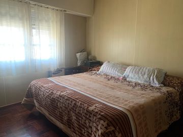 Venta casa 3 dormitorios, cochera, jardín y pileta - ARROYITO