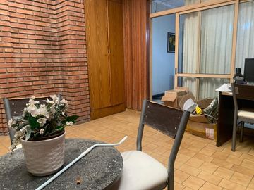 Venta casa 3 dormitorios, cochera, jardín y pileta - ARROYITO