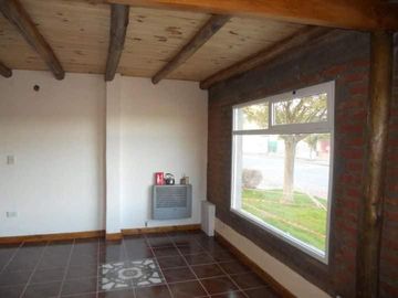 Casa en venta - 2 dormitorios 1 baño - 170mts2 - Rawson