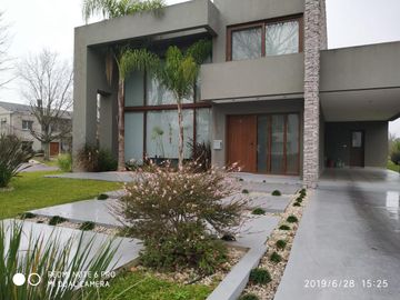 Casa en Club de Campo Abril