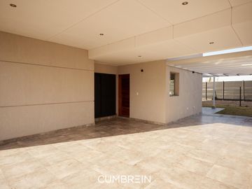 Casa de 4 dormitorios en La Castilla Club de Campo