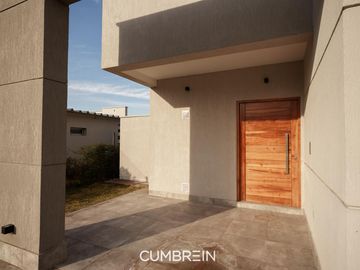 Casa de 4 dormitorios en La Castilla Club de Campo