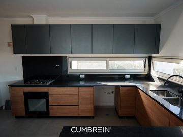 Casa de 4 dormitorios en La Castilla Club de Campo