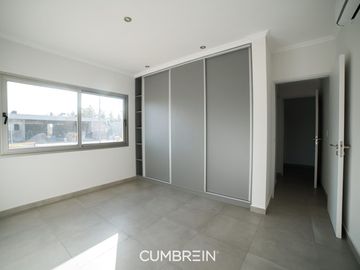 Casa de 4 dormitorios en La Castilla Club de Campo