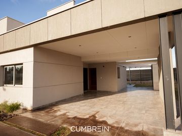 Casa de 4 dormitorios en La Castilla Club de Campo
