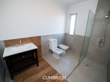 Casa de 4 dormitorios en La Castilla Club de Campo