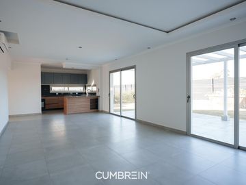 Casa de 4 dormitorios en La Castilla Club de Campo