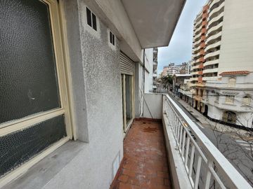 Venta Departamento un dormitorio  barrio Martin Con Balcon
