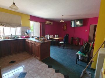 VENTA Casa 3 dormitorios. B° 109 viv